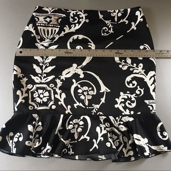 White House Black Market Skirt 4 EUC - Picture 6 of 14